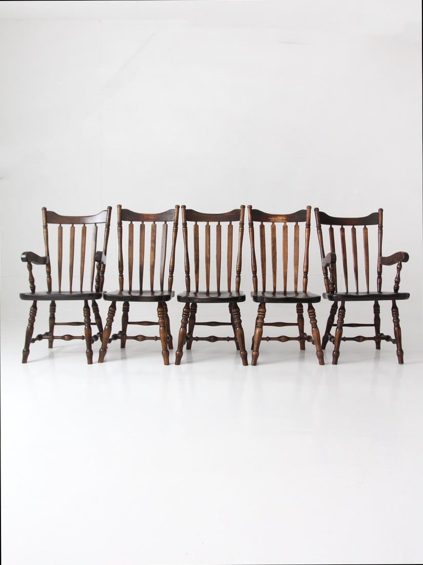 Set of Five Windsor Dining Chairs by Bennington Vermont Including Armchairs: Set of Five Windsor Dining Chairs by Bennington Vermont Including Armchairs This set includes five Windsor-style dining chairs crafted in Vermont under the Bennington mark, featuring two armchairs and