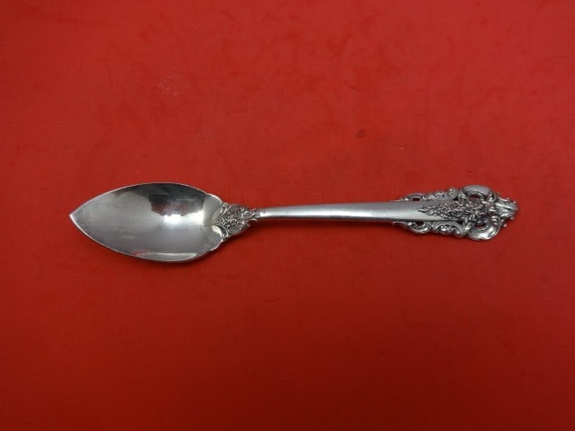 Wallace Grande Baroque Sterling Silver Grapefruit Spoon 6": Wallace Grande Baroque Sterling Silver Grapefruit Spoon 6" This exquisite grapefruit spoon showcases the elegant Grande Baroque pattern by Wallace. Crafted from high-quality sterling silver, this spoo