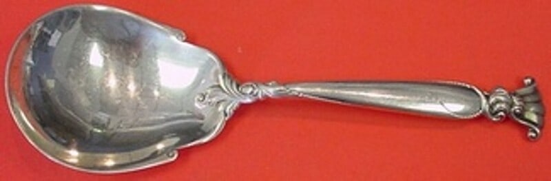 Wallace Romance of the Sea Sterling Silver Berry Spoon 9 1/8": Wallace Romance of the Sea Sterling Silver Berry Spoon 9 1/8" This exquisite Wallace Sterling Silver Berry Spoon features the elegant "Romance of the Sea" pattern. Measuring 9 1/8 inches, this all-ste