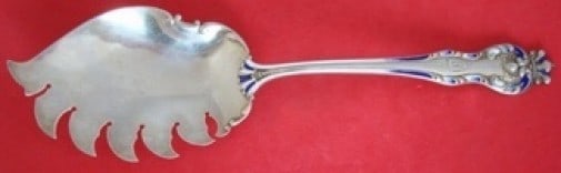 Mount Vernon Howard Sterling Silver Queen Macaroni Server 9 3/8" Enameled: Mount Vernon Howard Sterling Silver Queen Macaroni Server 9 3/8" Enameled This exquisite macaroni server showcases the elegant Queen pattern by Mount Vernon, crafted from high-quality sterling silver.