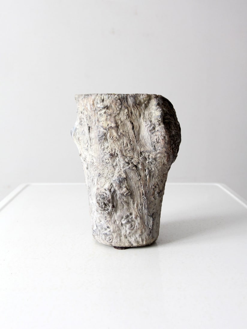 Vintage Faux Bois Vase 10.5 Inches Unique Centerpiece: Vintage Faux Bois Vase 10.5 Inches Unique Centerpiece Enhance your living space with this vintage faux bois vase, showcasing a beautifully realistic wood grain texture in neutral tones. Perfectly suit