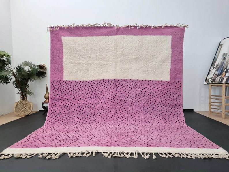 Handwoven Elegant Soft Pink Rug 3x2m 100% Sheep Wool Morocco: Handwoven Elegant Soft Pink Rug 3x2m 100% Sheep Wool Morocco Introducing an elegant soft pink handmade rug, meticulously crafted by skilled Berber women weavers in the Atlas Mountains of Morocco. This