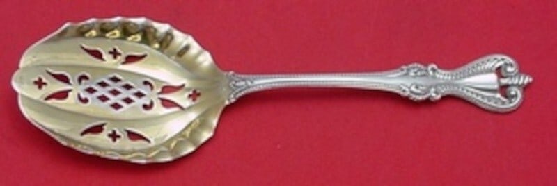 Towle Old Colonial Sterling Silver Tomato Server 7 3/4" Fancy Pierced: Towle Old Colonial Sterling Silver Tomato Server 7 3/4" Fancy Pierced Experience the elegance of the Old Colonial pattern by Towle with this exquisite sterling silver tomato server. Measuring 7 3/4" i
