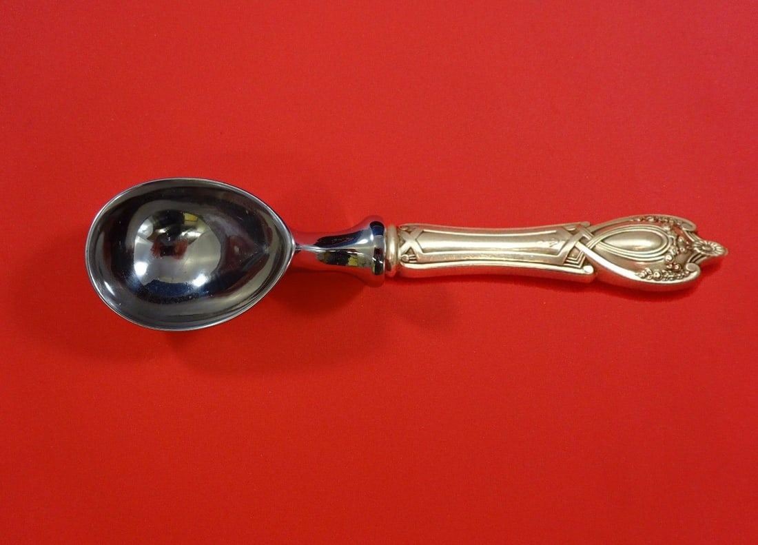 Lunt Monticello Custom Sterling Silver Ice Cream Scoop 7": Lunt Monticello Custom Sterling Silver Ice Cream Scoop 7" Indulge in a timeless addition to your serving pieces with this Monticello ice cream scoop by Lunt. Crafted from high-quality sterling silver 