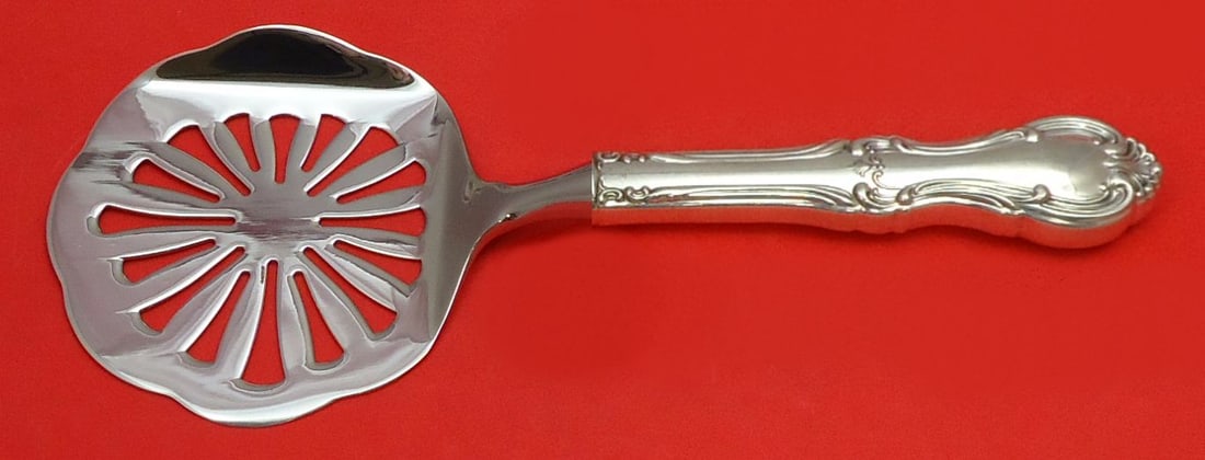 International Sterling Silver Joan of Arc Custom Tomato Server 8": International Sterling Silver Joan of Arc Custom Tomato Server 8" Discover the elegance of the Joan of Arc Tomato Server, a remarkable piece by International Sterling. This exceptional server is craft