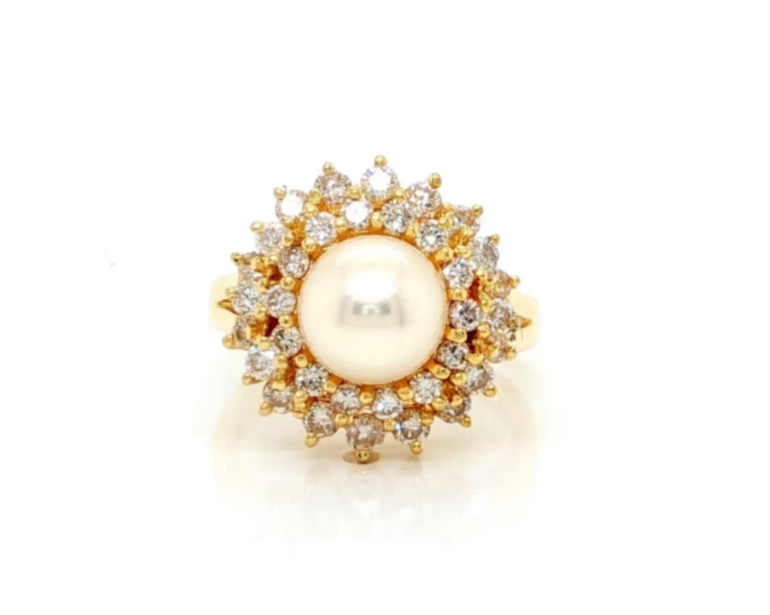 18k Yellow Gold Pearl Diamond Cocktail Ring Size 6.5: 18k Yellow Gold Pearl Diamond Cocktail Ring Size 6.5 Vintage estate cocktail ring crafted in solid 18k yellow gold, featuring a cultured pearl at the center surrounded by natural diamonds in a two-tie