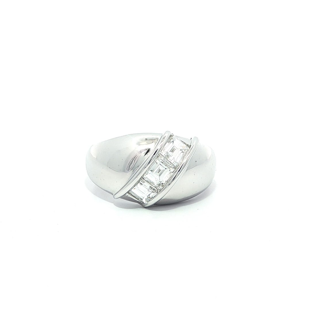 Three Carre Cut F VS1 Diamonds Platinum Channel Band Ring 1.04ct Size 6.5: Three Carre Cut F VS1 Diamonds Platinum Channel Band Ring 1.04ct Size 6.5 This platinum band ring features three natural, genuine carre (square step cut) diamonds in a channel setting. The diamonds ha