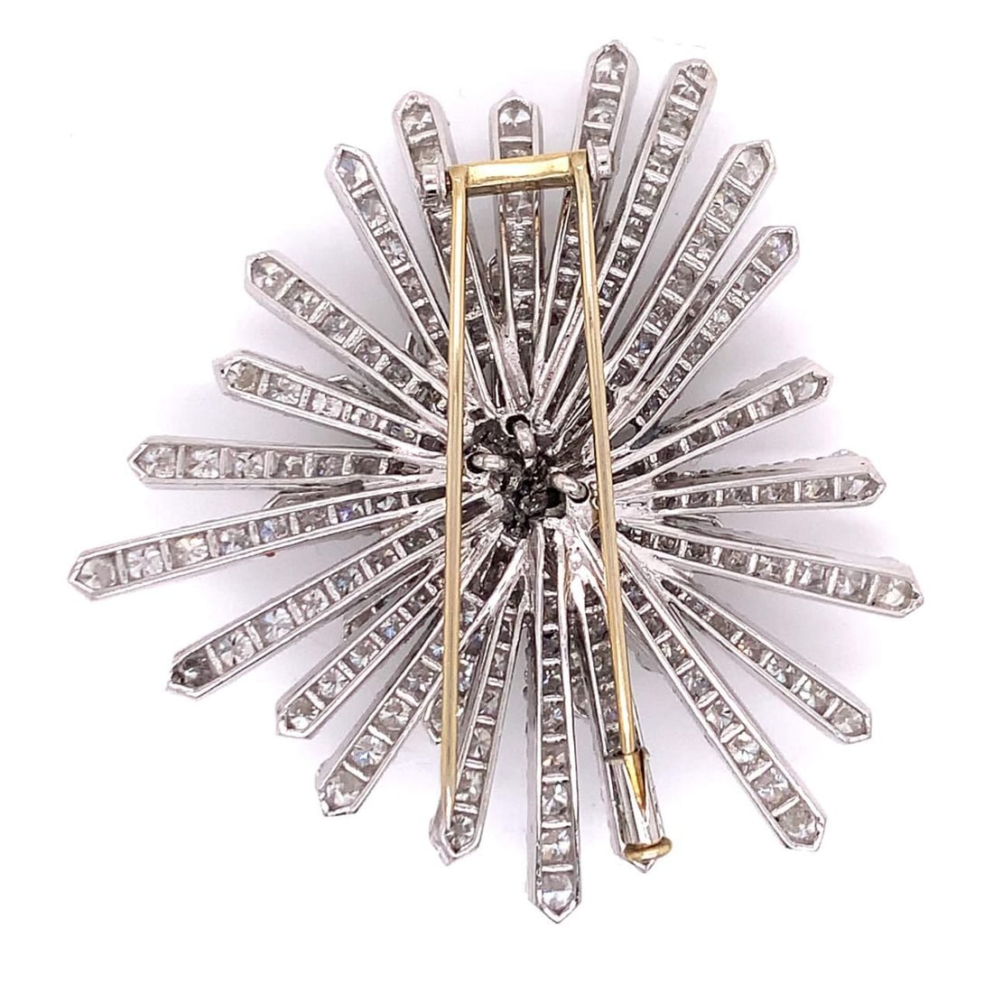 Platinum Diamond Brooch 20.00 Ct E-F VVS-VS 233 Diamonds: Platinum Diamond Brooch 20.00 Ct E-F VVS-VS 233 Diamonds This stunning brooch features an impressive 20.00 carats of diamonds set in luxurious platinum. It showcases a total of 233 diamonds, exhibitin