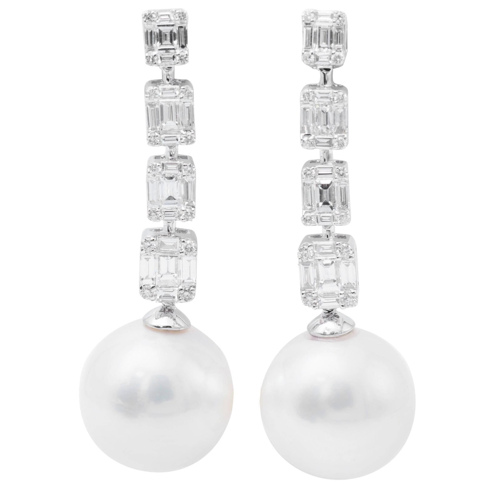 Harbor Diamonds 18K Gold South Sea Pearl Drop Earrings 1.50 Carats: Harbor Diamonds 18K Gold South Sea Pearl Drop Earrings 1.50 Carats Elevate your elegance with these stunning South Sea Pearl drop earrings. Crafted from 18k white gold, these contemporary earrings sho