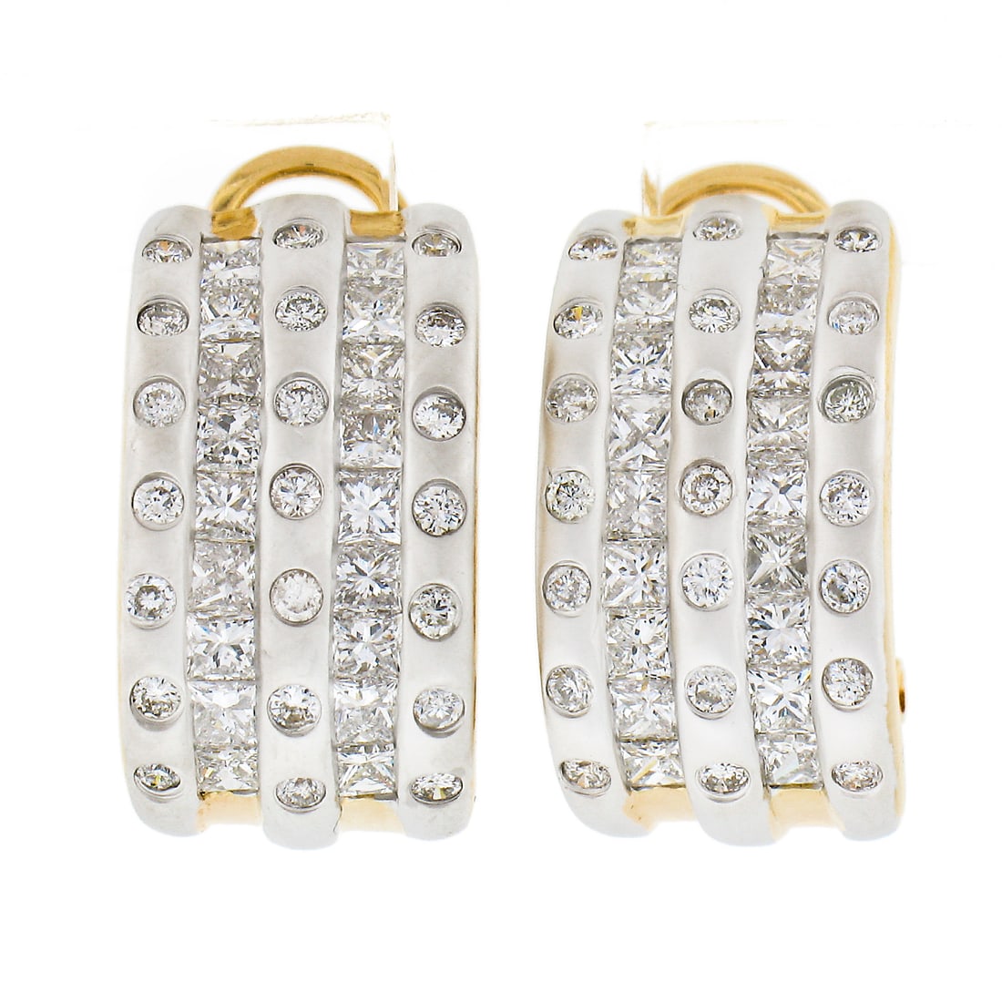 Elegant 18K Gold 2.30ct Diamond 5 Row Cuff Omega Earrings: Elegant 18K Gold 2.30ct Diamond 5 Row Cuff Omega Earrings Elevate your style with these stunning 18K Gold Cuff Earrings, featuring a remarkable total of 2.30 carats of diamonds. Meticulously crafted f