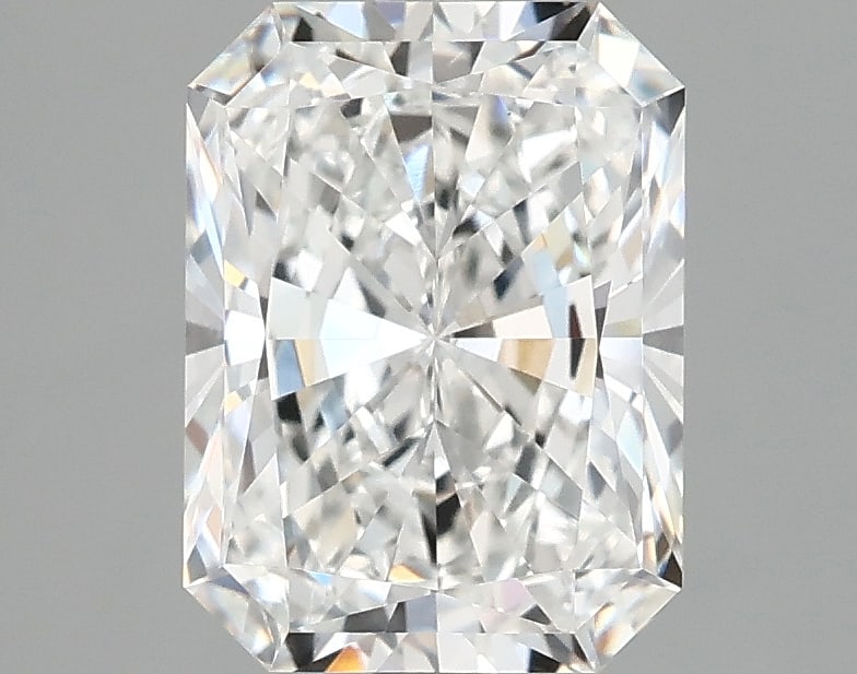 Loose Diamond - RADIANT 2.68ct E VS2: Loose Diamond - RADIANT 2.68ct E VS2 Source: This is a real non-mined Diamond that has been grown in a lab Shape: RADIANT Carats: 2.68 Color: E Clarity: VS2 Certification: IGI Condition: Pre-Owned
