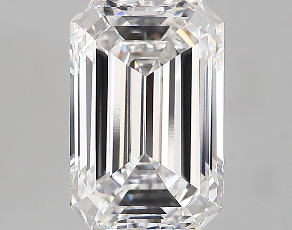 Loose Diamond - EMERALD 3.78ct D VVS2: Loose Diamond - EMERALD 3.78ct D VVS2 Source: This is a real non-mined Diamond that has been grown in a lab Shape: EMERALD Carats: 3.78 Color: D Clarity: VVS2 Certification: IGI Video: