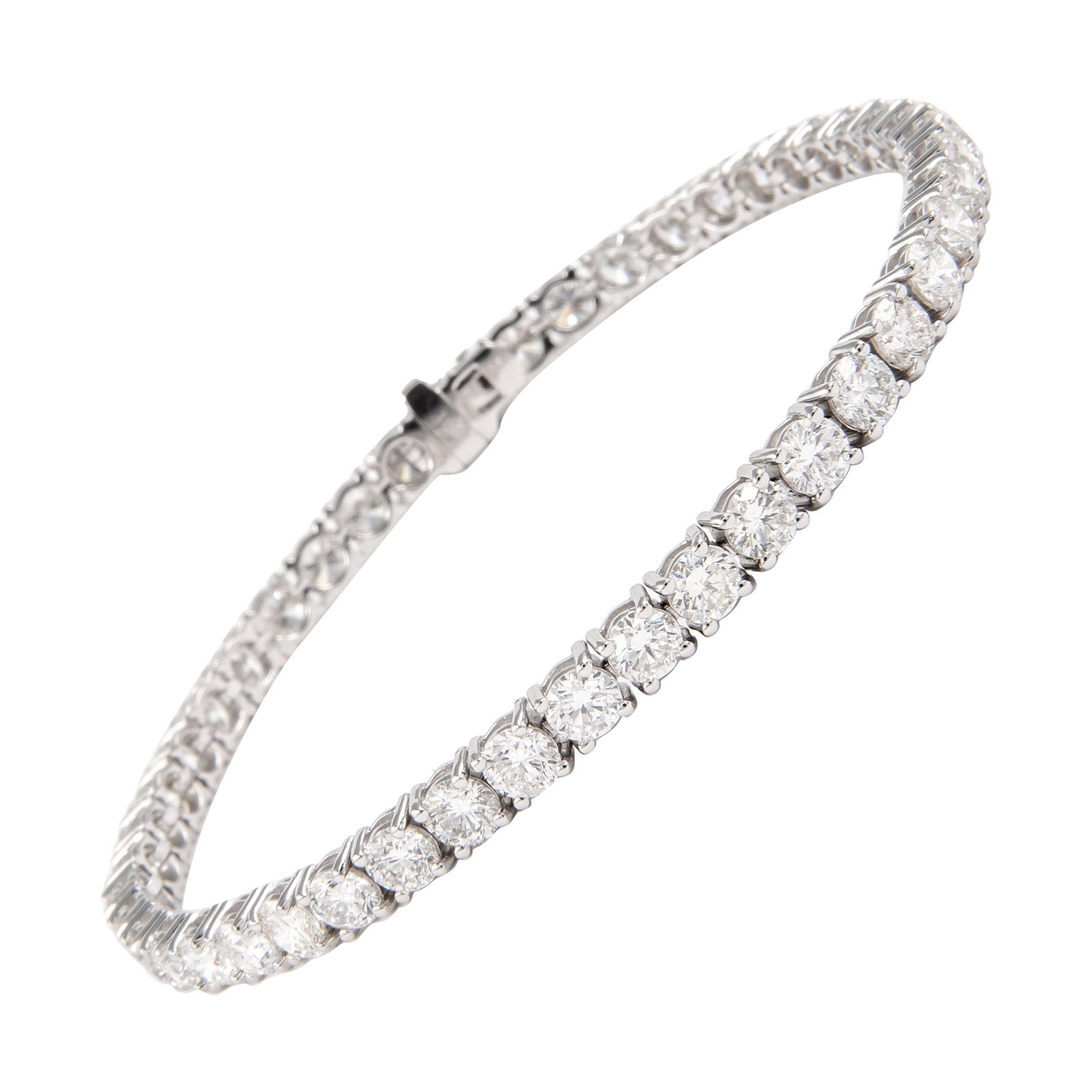 8.90ct Diamond Tennis Bracelet in 18k White Gold: 8.90ct Diamond Tennis Bracelet in 18k White Gold This exquisite 8.90 ct diamond tennis bracelet is crafted from luxurious 18k white gold, showcasing a modern design that is both timeless and elegant. 