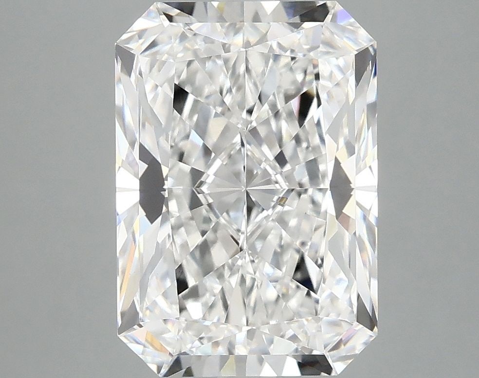 Loose Diamond - RADIANT 4.08ct D VS1: Loose Diamond - RADIANT 4.08ct D VS1 Source: This is a real non-mined Diamond that has been grown in a lab Shape: RADIANT Carats: 4.08 Color: D Clarity: VS1 Certification: IGI Video:
