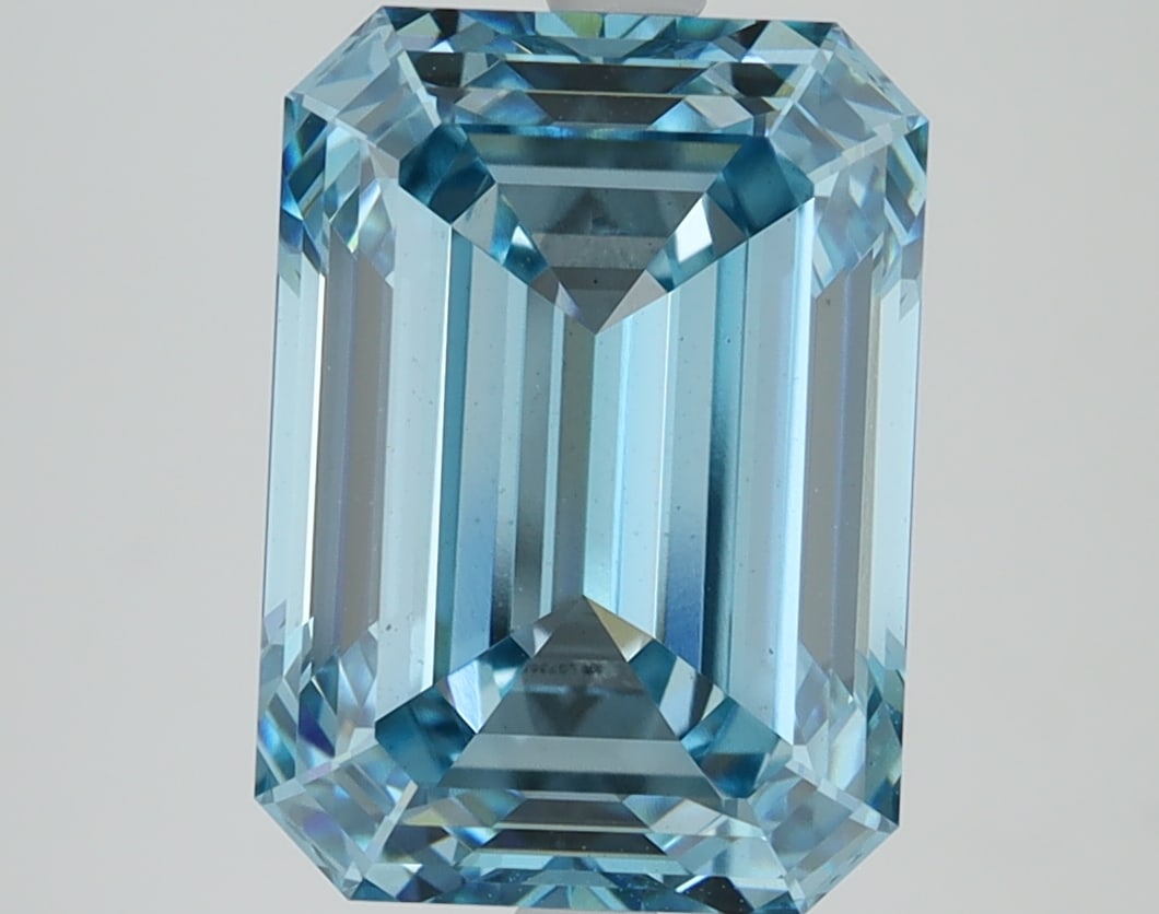 Loose Diamond - EMERALD 5.06ct BLUE VS1: Loose Diamond - EMERALD 5.06ct BLUE VS1 Source: This is a real non-mined Diamond that has been grown in a lab Shape: EMERALD Carats: 5.06 Color: BLUE Clarity: VS1 Certification: IGI Condition: Pre-Own