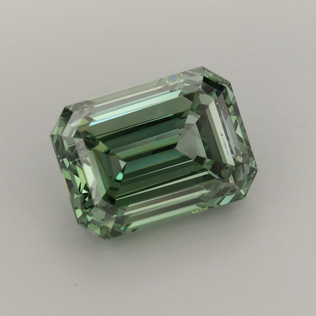 Loose Diamond - EMERALD 3.1ct Fancy Vivid Green VVS2: Loose Diamond - EMERALD 3.1ct Fancy Vivid Green VVS2 Source: This is a real non-mined Diamond that has been grown in a lab Shape: EMERALD Carats: 3.1 Color: Fancy Vivid Green Certification: IGI Video: