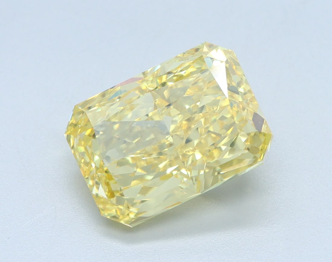 Loose Diamond - RADIANT 4.02ct YELLOW VS1: Loose Diamond - RADIANT 4.02ct YELLOW VS1 Source: This is a real non-mined Diamond that has been grown in a lab Shape: RADIANT Carats: 4.02 Color: YELLOW Clarity: VS1 Certification: IGI Condition: