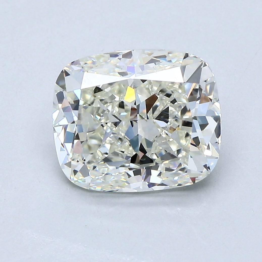 Loose Diamond - CUSHION 3.02ct J VS2: Loose Diamond - CUSHION 3.02ct J VS2 Source: Natural Mined Diamond Shape: CUSHION Carats: 3.02 Color: J Clarity: VS2 Certification: GIA Condition: Pre-Owned PLEASE NOTE: Framed, Large, or heavy items 
