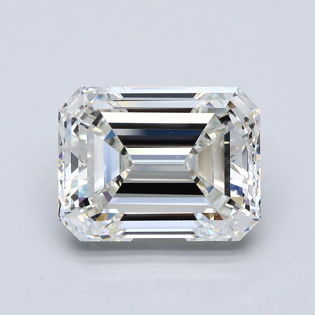 Loose Diamond - EMERALD 6.01ct I VVS2: Loose Diamond - EMERALD 6.01ct I VVS2 Source: Natural Mined Diamond Shape: EMERALD Carats: 6.01 Color: I Clarity: VVS2 Certification: GIA Condition: Pre-Owned PLEASE NOTE: Framed, Large, or heavy item