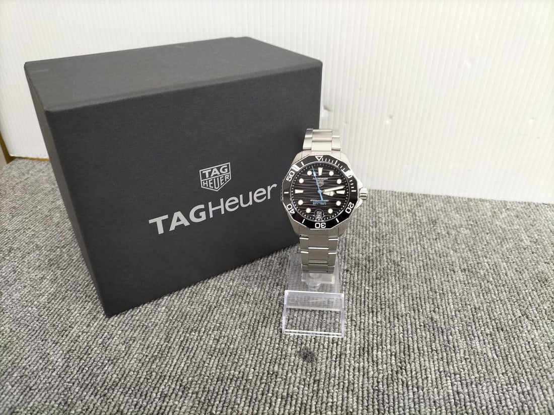 TAG Heuer WBP5110 Aquaracer 300 Automatic Stainless Steel Mens Wristwatch: TAG Heuer WBP5110 Aquaracer 300 Automatic Stainless Steel Mens Wristwatch Pre-owned TAG Heuer Aquaracer Professional 300 men's wristwatch with automatic movement and a stainless steel case and band. T