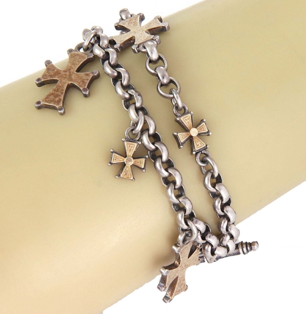Konstantino charm chain bracelet in sterling silver and 18k gold with cross motifs: Konstantino charm chain bracelet in sterling silver and 18k gold with cross motifs Pre-owned Konstantino charm chain bracelet featuring engraved cross charms with sculptural detailing. Signed and craf