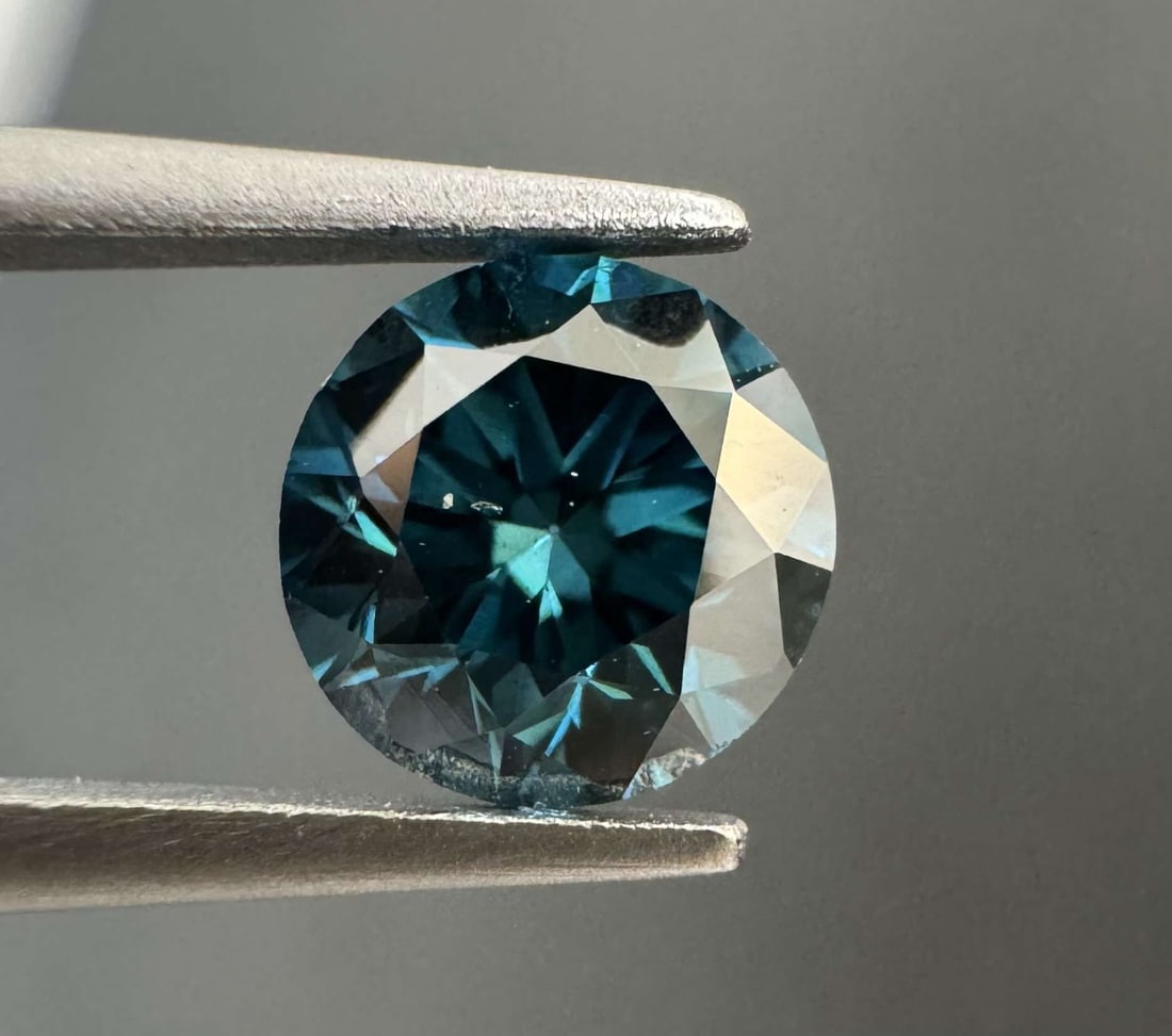 Loose Diamond - ROUND 0.5ct Fancy Deep Green Blue SI2: Loose Diamond - ROUND 0.5ct Fancy Deep Green Blue SI2 Source: Natural Shape: ROUND Carats: 0.5 Color: Fancy Deep Green Blue Certification: GIA Video: