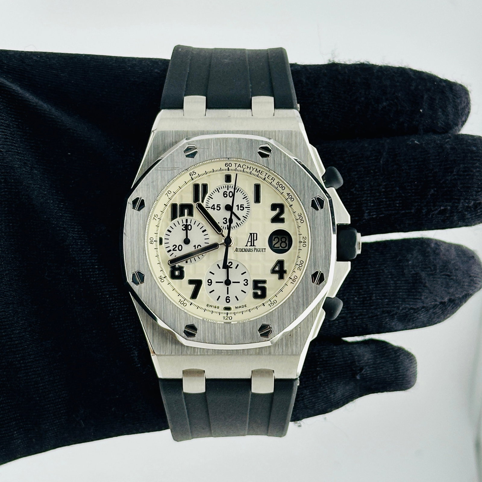 Royal Oak Offshore Safari 26170ST White Dial Rubber Strap with Papers 2011: Royal Oak Offshore Safari 26170ST White Dial Rubber Strap with Papers 2011 The Audemars Piguet Royal Oak Offshore Safari features a white dial and is paired with a durable rubber bracelet. This men's 