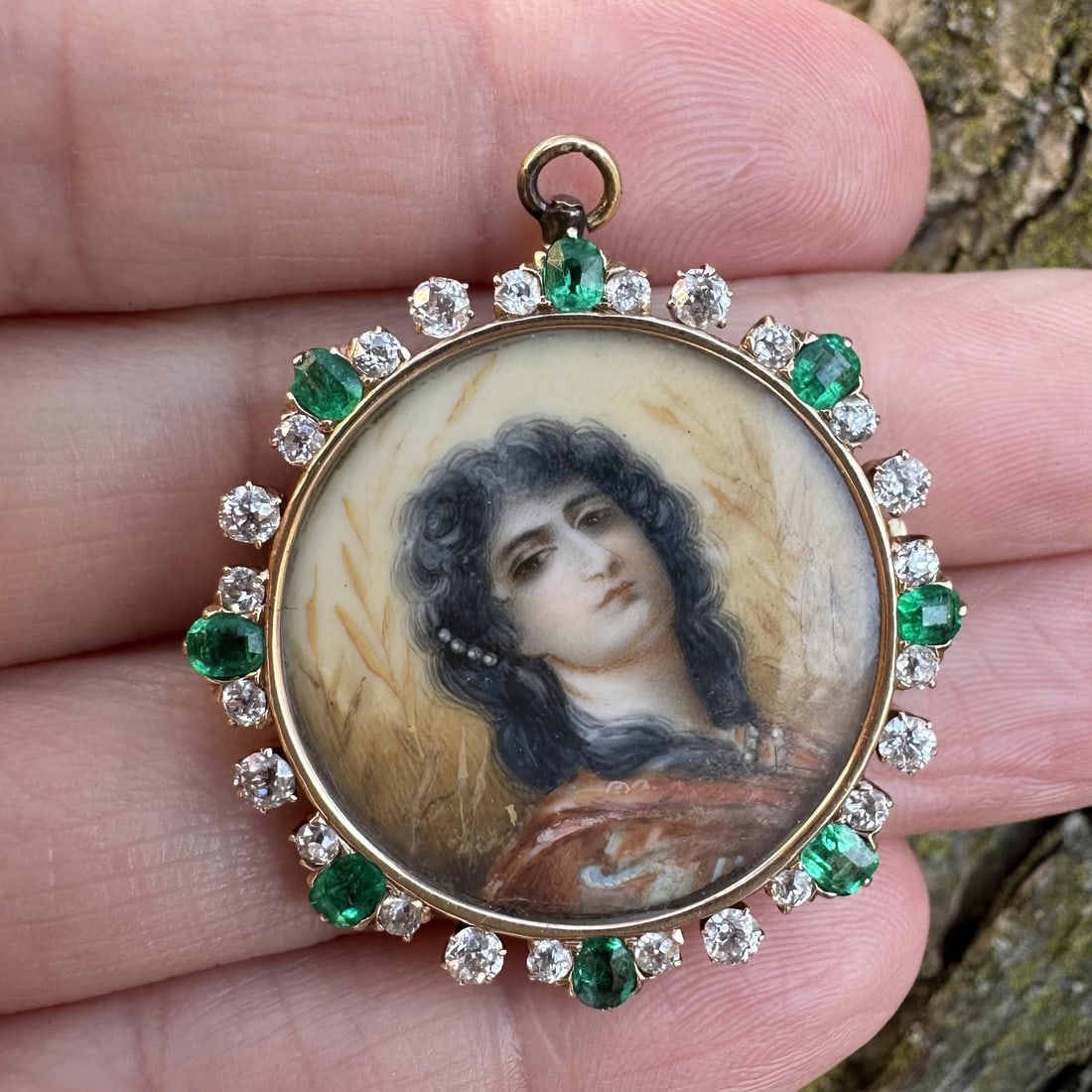 Antique Gold Muzo Emerald Diamond Portrait Pendant Brooch 1.75ctw: Antique Gold Muzo Emerald Diamond Portrait Pendant Brooch 1.75ctw This exquisite Antique Gold Muzo Colombian Emerald and Diamond Pendant Brooch features a stunning hand-painted portrait, making it a u