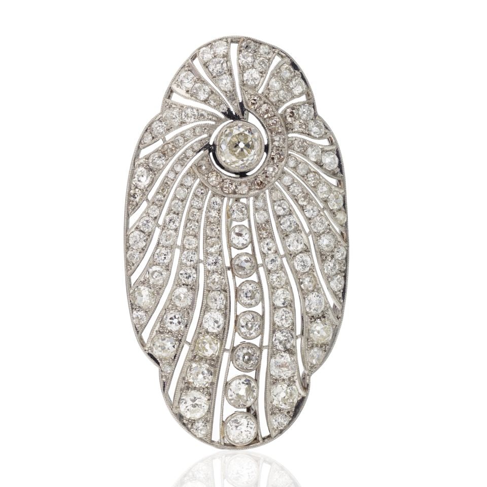 Edwardian Platinum Brooch with 10 Carats of Diamonds: Edwardian Platinum Brooch with 10 Carats of Diamonds This exquisite Edwardian brooch showcases a remarkable design crafted in platinum, weighing 15 grams. It features approximately 10 carats of dazzli