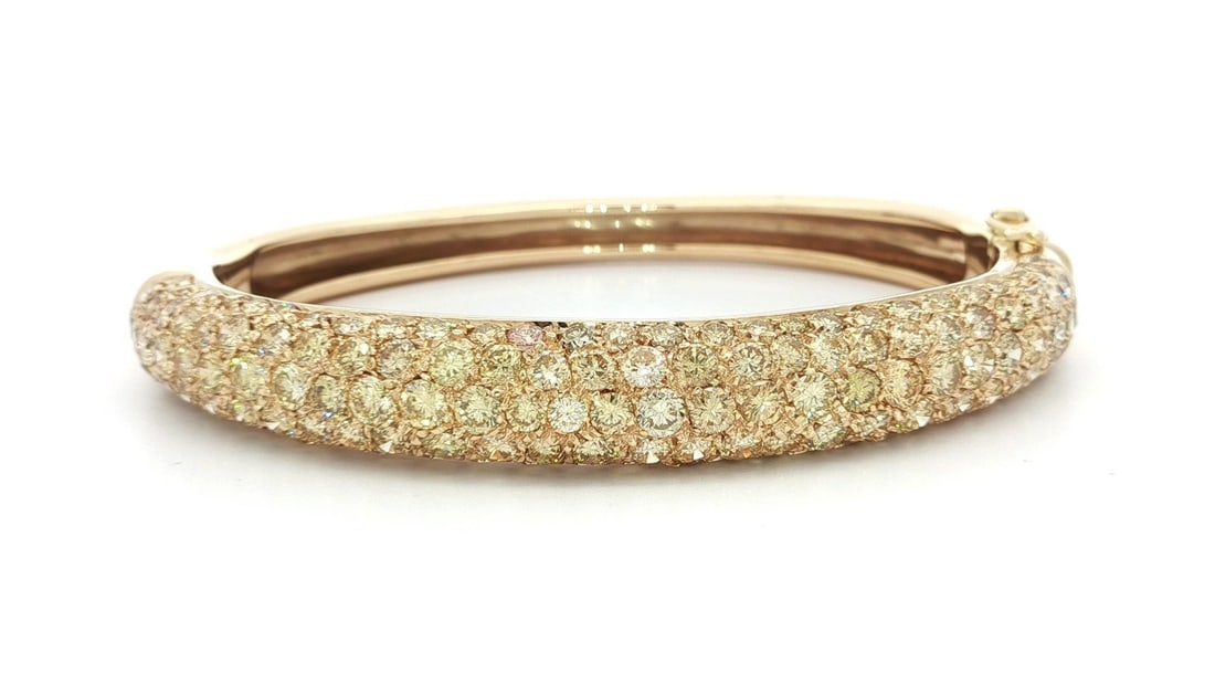 GIA certified 18k yellow gold hinged open bangle with fancy yellow diamonds: GIA certified 18k yellow gold hinged open bangle with fancy yellow diamonds This elegant hinged open bangle bracelet is crafted from solid 18k yellow gold and features approximately 7.20 carats total 