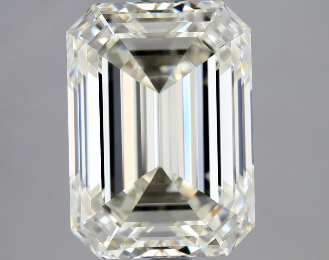 Loose Diamond - EMERALD 4.01ct J VVS1: Loose Diamond - EMERALD 4.01ct J VVS1 Source: Natural Mined Diamond Shape: EMERALD Carats: 4.01 Color: J Clarity: VVS1 Certification: GIA Condition: Pre-Owned PLEASE NOTE: Framed, Large, or heavy item
