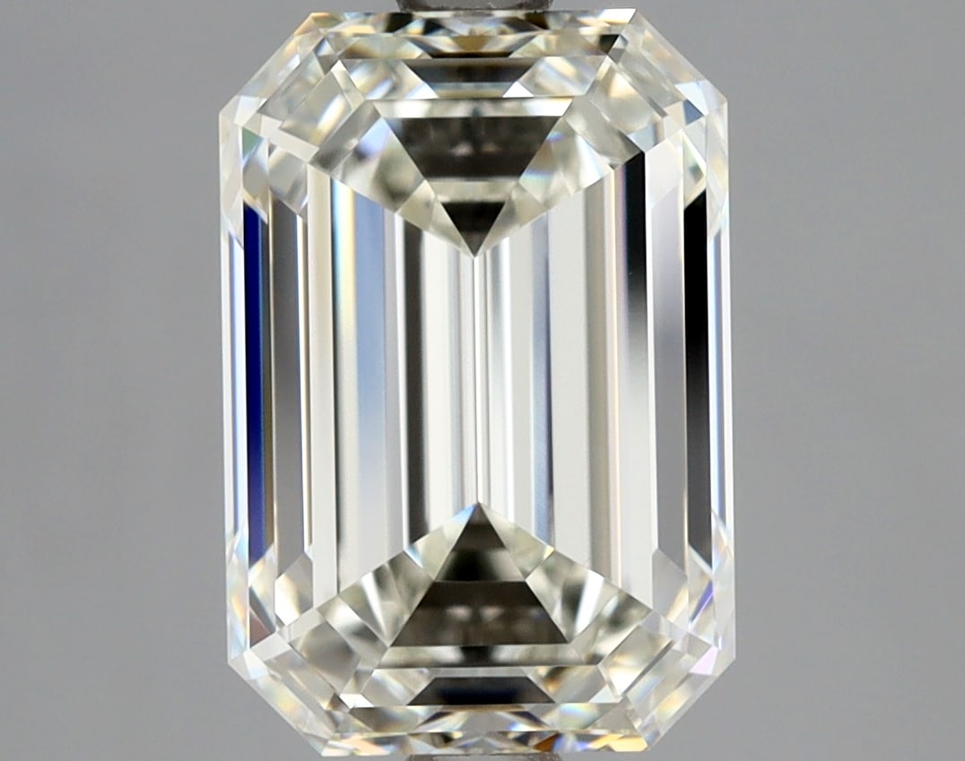 Loose Diamond - EMERALD 3.01ct J VVS2: Loose Diamond - EMERALD 3.01ct J VVS2 Source: Natural Mined Diamond Shape: EMERALD Carats: 3.01 Color: J Clarity: VVS2 Certification: GIA Condition: Pre-Owned PLEASE NOTE: Framed, Large, or heavy item