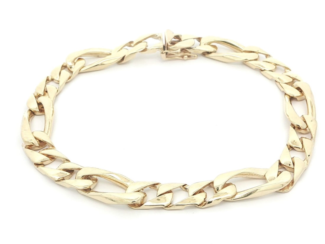 Vintage 14k Yellow Gold Figaro Link Bracelet with Safety Latch: Vintage 14k Yellow Gold Figaro Link Bracelet with Safety Latch This stunning Vintage Figaro Link Bracelet is crafted from solid 14k yellow gold, showcasing a beautiful chain design that combines elega