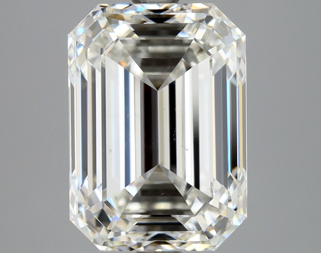 Loose Diamond - EMERALD 4.49ct H VS2: Loose Diamond - EMERALD 4.49ct H VS2 Source: Natural Mined Diamond Shape: EMERALD Carats: 4.49 Color: H Clarity: VS2 Certification: GIA Condition: Pre-Owned PLEASE NOTE: Framed, Large, or heavy items 