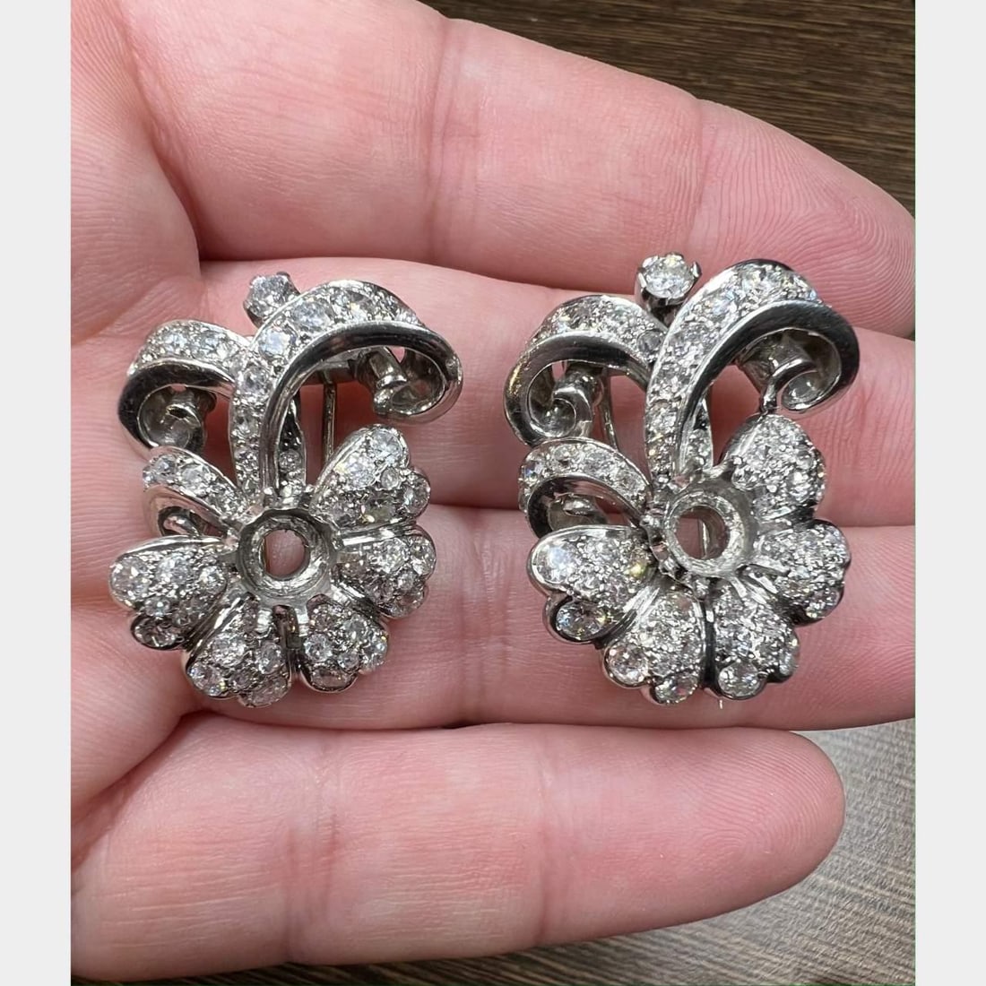 Art Deco Platinum 5.00 Ct Diamond Clips with 100 Old Mine Diamonds: Art Deco Platinum 5.00 Ct Diamond Clips with 100 Old Mine Diamonds Experience the elegance of the Art Deco era with these stunning Platinum Diamond Clips. Weighing a total of 28.7 grams, these clips a