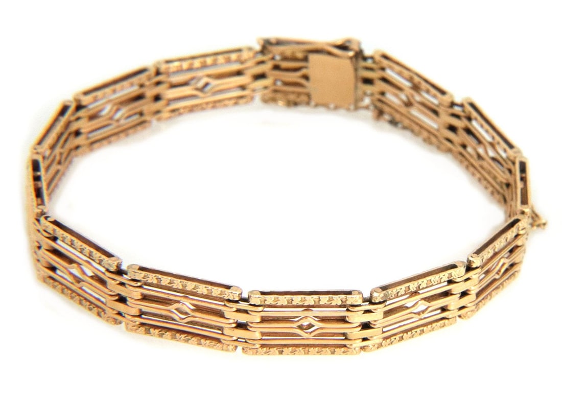 Retro 14k Rose Gold Floral Link Bracelet 7in Long 8mm Wide: Retro 14k Rose Gold Floral Link Bracelet 7in Long 8mm Wide This exquisite retro bracelet is made from 14k rose gold, showcasing a stunning long rectangle gate-link design accented with a floral patter