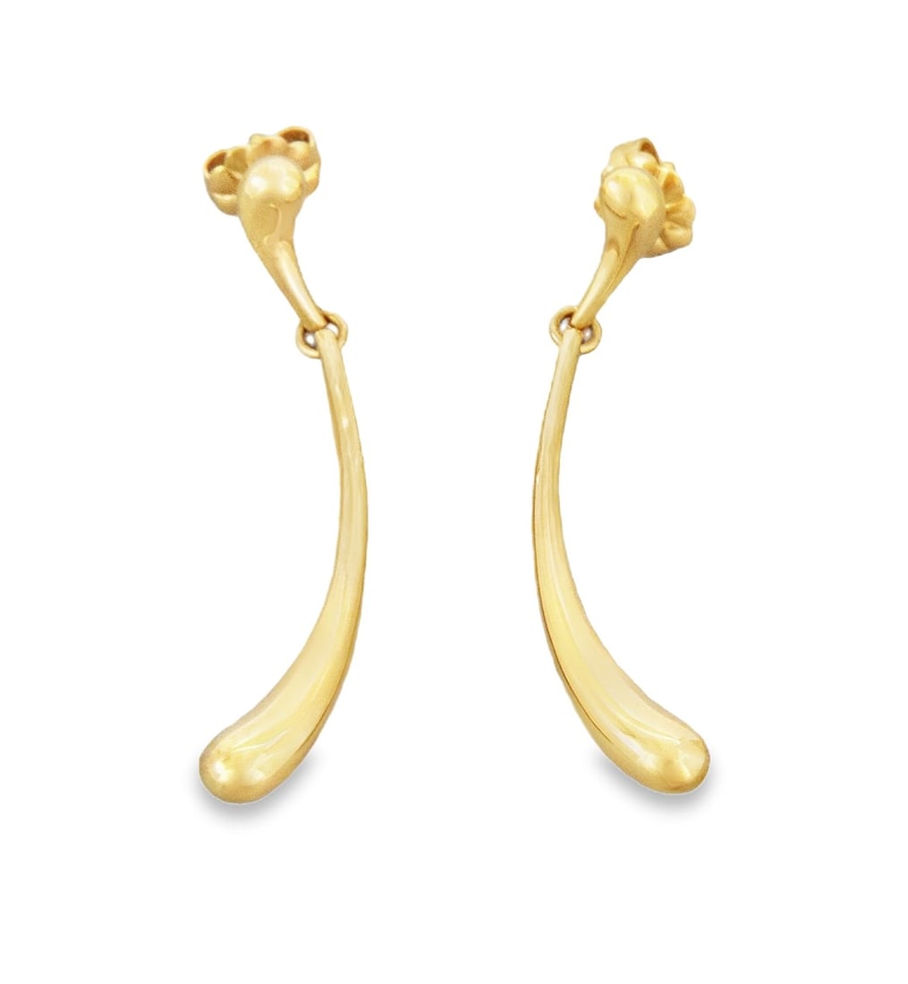 Tiffany Co Elsa Peretti 18k Gold Teardrop Drop Earrings: Tiffany Co Elsa Peretti 18k Gold Teardrop Drop Earrings Authentic Elsa Peretti teardrop dangle earrings by Tiffany & Co., crafted in 18k yellow gold with a slim elongated silhouette. The sculptural dr