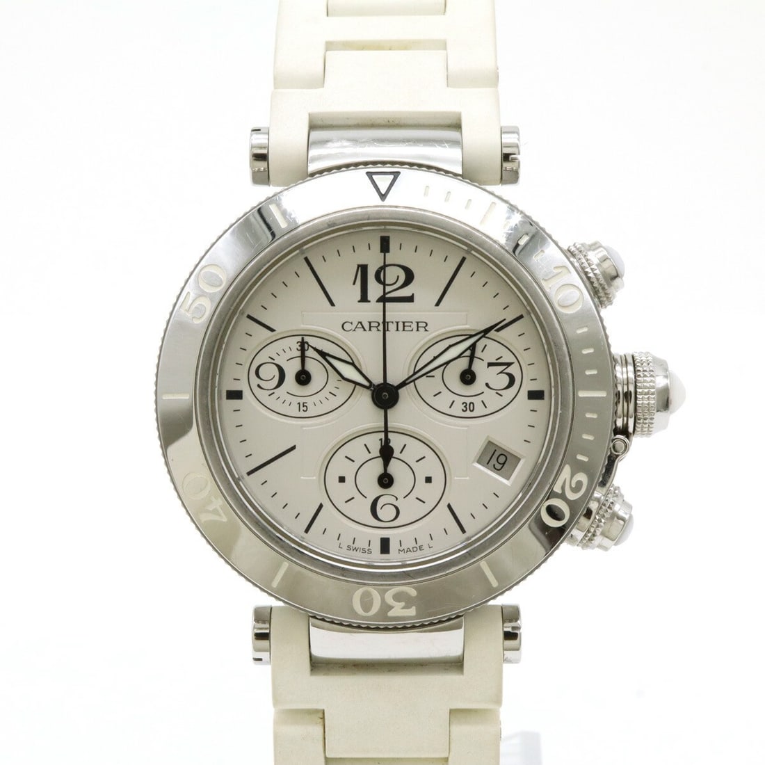 Cartier chronograph wristwatch stainless steel quartz silver dial date: Cartier chronograph wristwatch stainless steel quartz silver dial date A pre-owned unisex Cartier wristwatch with a stainless steel case, silver dial, and white rubber belt. It features a quartz movem