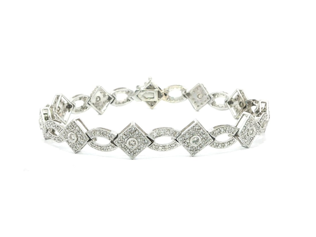 Unbranded 14k White Gold Geometric Link Bracelet with 1ctw Pave Diamonds: Unbranded 14k White Gold Geometric Link Bracelet with 1ctw Pave Diamonds This women's chain bracelet is crafted in solid 14k white gold and features a geometric link design covered in pave-set natural