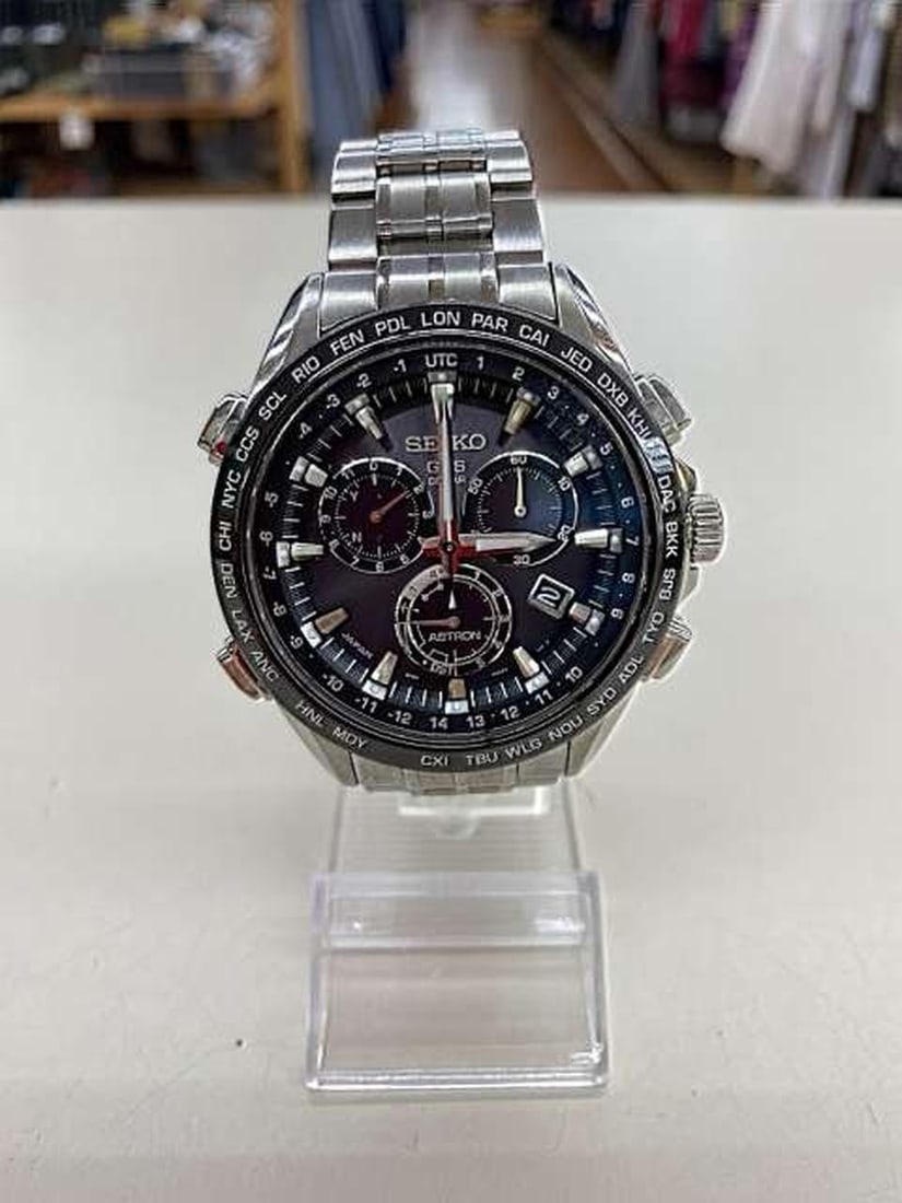 Men's Titanium GPS Solar Wristwatch Seiko Astron SBXB003: Men's Titanium GPS Solar Wristwatch Seiko Astron SBXB003 Pre-owned Seiko Astron men's wristwatch, model SBXB003, made in Japan. It features a titanium DiaShield case and band, GPS Solar movement, sapp
