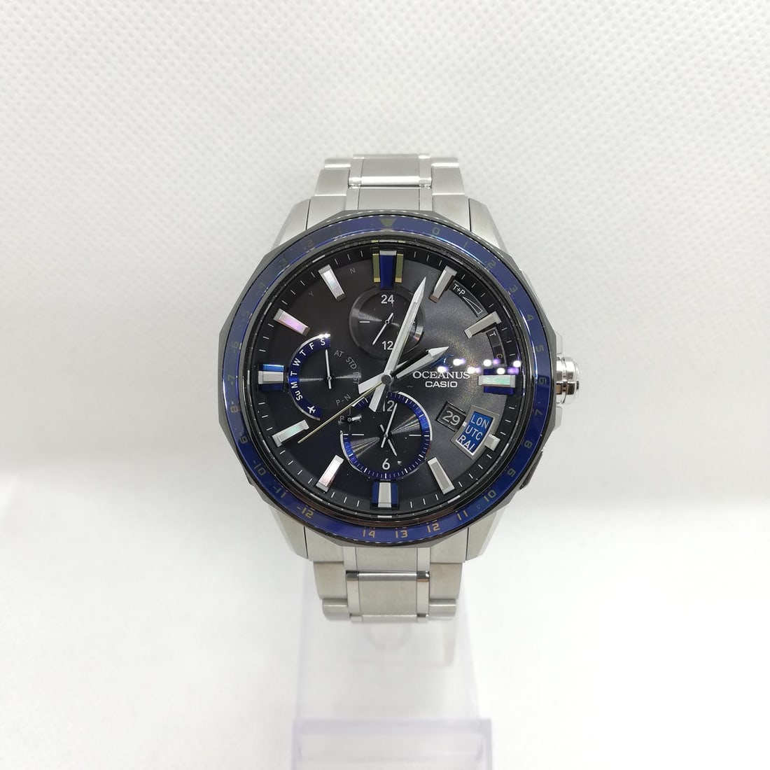CASIO OCW-G2000 Oceanus men's solar radio-controlled wristwatch with box manual: CASIO OCW-G2000 Oceanus men's solar radio-controlled wristwatch with box manual Pre-owned Casio Oceanus men's wristwatch with Bluetooth-enabled GPS radio-controlled solar movement. This Japan-made mod