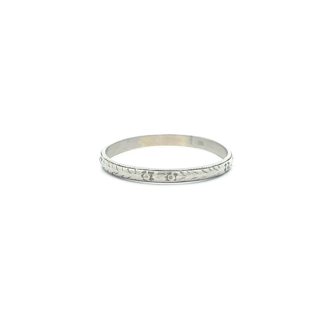 Platinum Wheat Engraved Antique Stackable Wedding Band Floral Motif Size 8: Platinum Wheat Engraved Antique Stackable Wedding Band Floral Motif Size 8 This antique platinum wedding band features a delicate 2.1mm width with wheat engraving and floral patterns. Crafted from sol