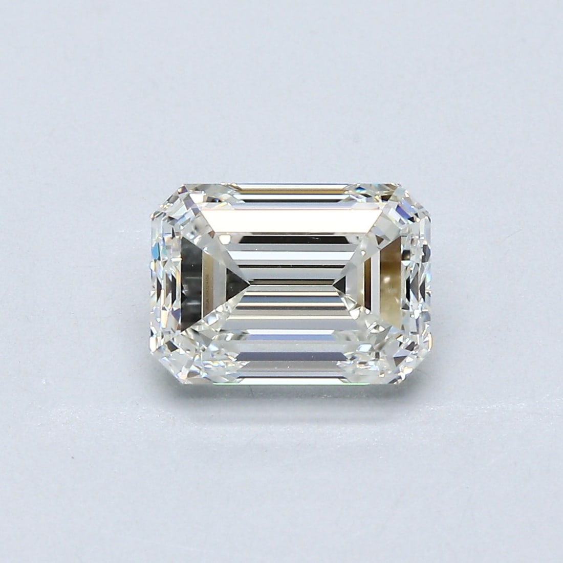 Loose Diamond - EMERALD 2.01ct J VVS1: Loose Diamond - EMERALD 2.01ct J VVS1 Source: Natural Mined Diamond Shape: EMERALD Carats: 2.01 Color: J Clarity: VVS1 Certification: GIA Condition: Pre-Owned PLEASE NOTE: Framed, Large, or heavy item