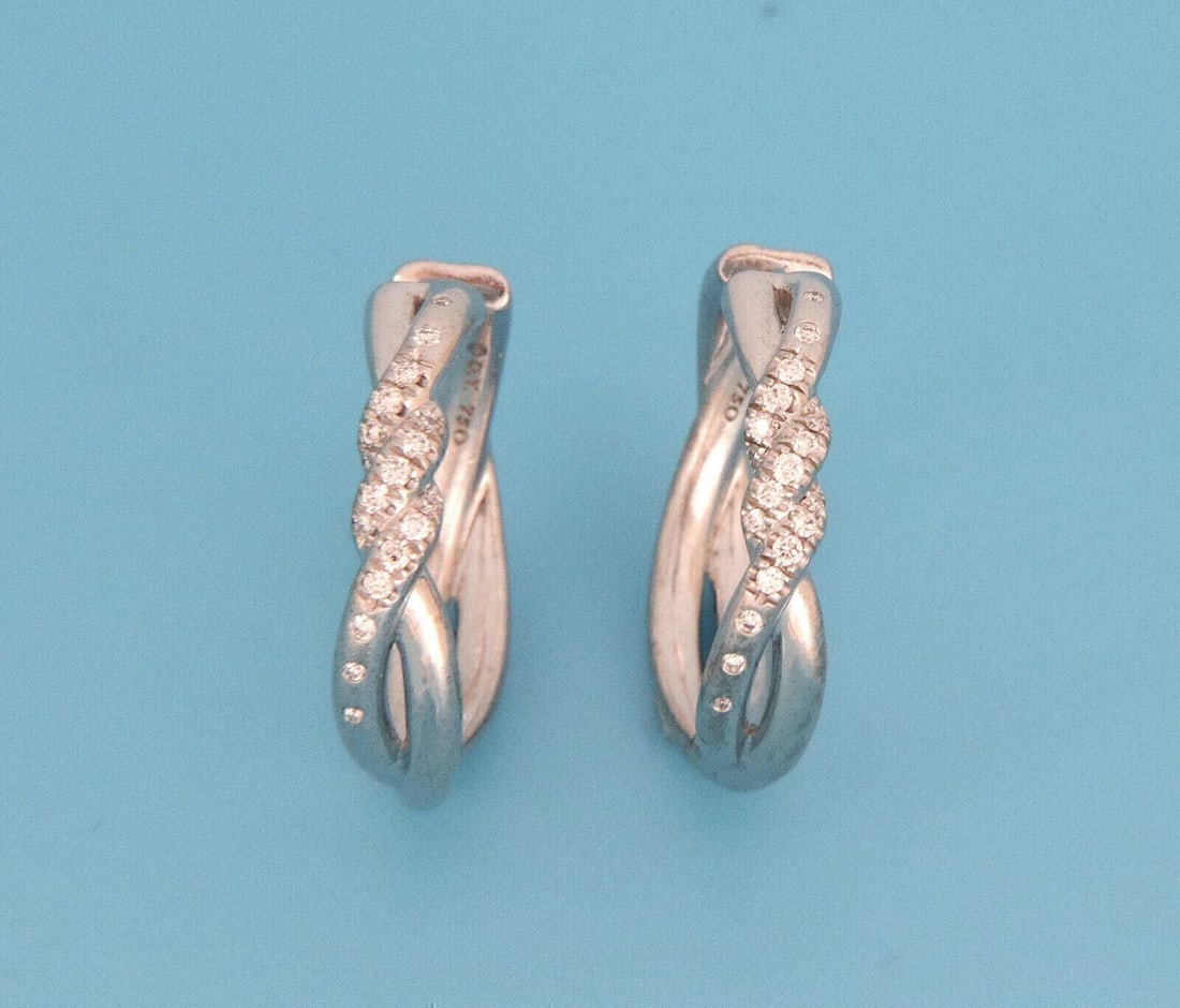 David Yurman Continuance Hoop Earrings 18k White Gold Diamond: David Yurman Continuance Hoop Earrings 18k White Gold Diamond Authentic David Yurman Continuance hoop earrings crafted in 18k white gold and accented with natural diamonds. This signed pair features a