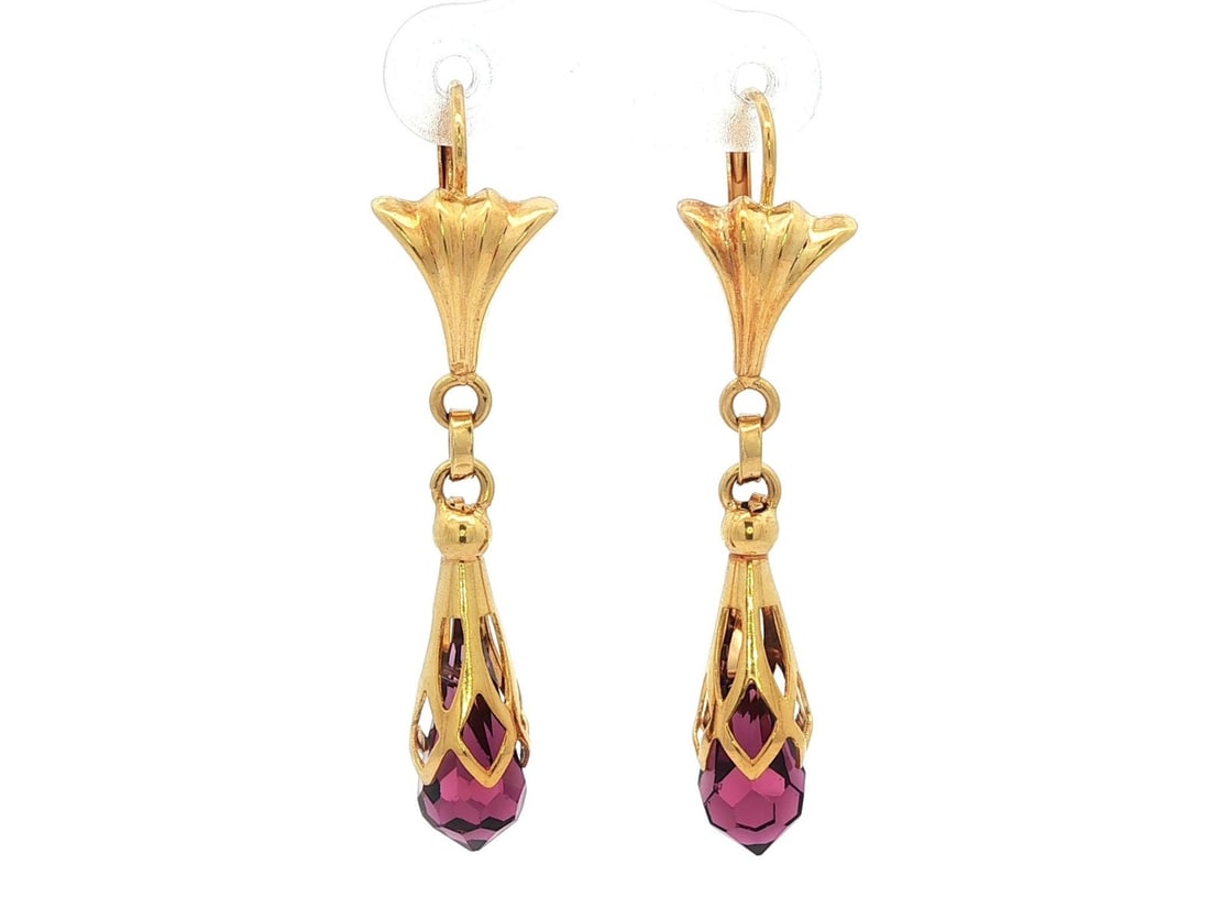 Unbranded Italian 18k Yellow Gold Amethyst Briolette Drop Earrings: Unbranded Italian 18k Yellow Gold Amethyst Briolette Drop Earrings Vintage Italian dangle drop earrings featuring two natural briolette-cut amethysts in a rich purple color, set in solid 18k yellow go