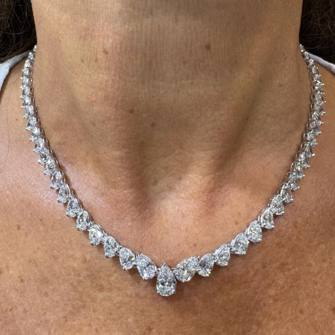 Platinum 40 Ct Graduated Diamond Necklace 81 Diamonds G-H VVS-VS (1 of 2)