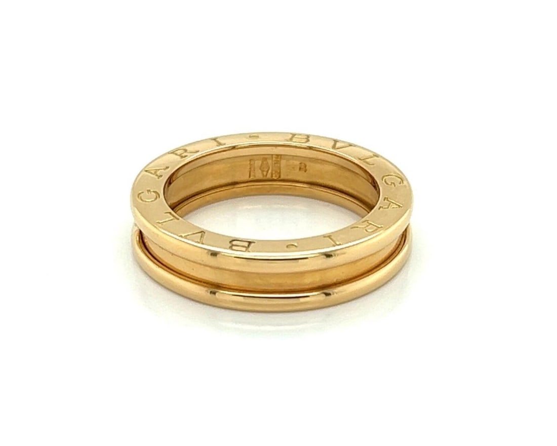 Bvlgari B.zero1 18k Yellow Gold Band Ring US 5 EU 50: Bvlgari B.zero1 18k Yellow Gold Band Ring US 5 EU 50 Pre-owned Bvlgari B.zero1 One Band ring crafted in 18k yellow gold. This signed band features the collection's signature architectural design with 