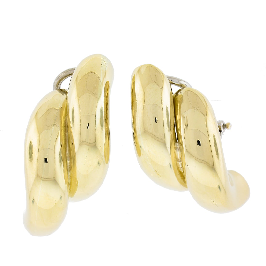 18K Yellow Gold Macaroni San Marco Huggie Clip-On Earrings: 18K Yellow Gold Macaroni San Marco Huggie Clip-On Earrings These elegant earrings are crafted from solid 18K yellow gold and feature a polished macaroni San Marco design. The huggie-style earrings hav