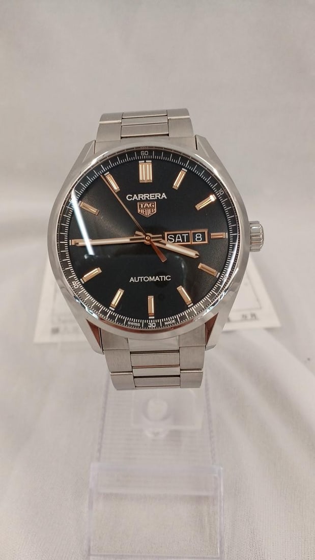 TAG Heuer WBN2013BA0640 Carrera Caliber 5 Automatic Men's Wristwatch: TAG Heuer WBN2013BA0640 Carrera Caliber 5 Automatic Men's Wristwatch TAG Heuer Carrera Caliber 5 men's wristwatch, model WBN2013BA0640. This pre-owned watch is made in Switzerland and features a stain
