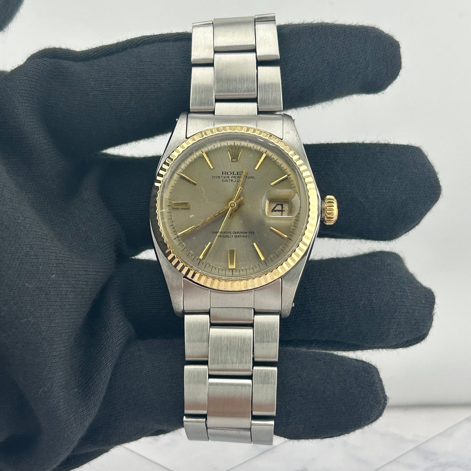 Rolex 1601 Datejust mens watch with silver stick dial Oyster bracelet: Rolex 1601 Datejust mens watch with silver stick dial Oyster bracelet Rolex Datejust wristwatch featuring a silver stick dial, fluted yellow gold bezel, and folded Oyster bracelet. This men's watch is